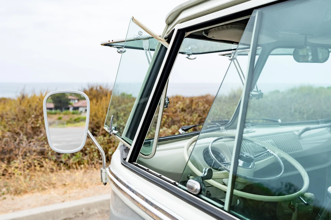 1960 Volkswagen Split-Window Bus - Image 16 of 31