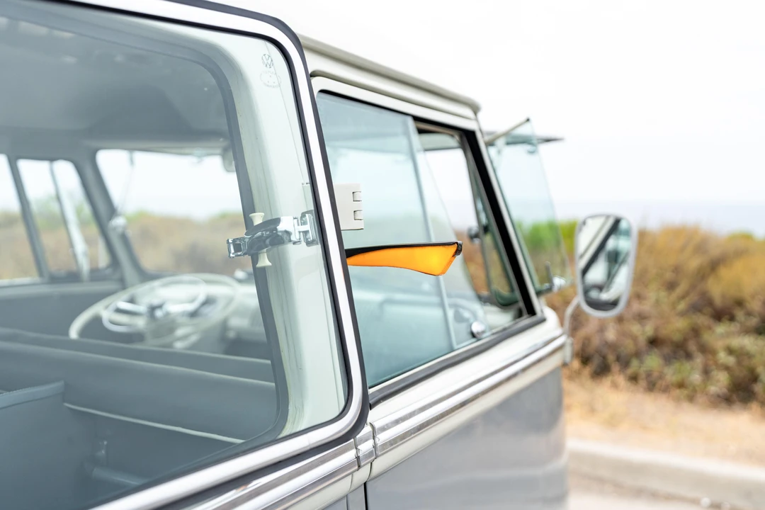 1960 Volkswagen Split-Window Bus - Image 5 of 31