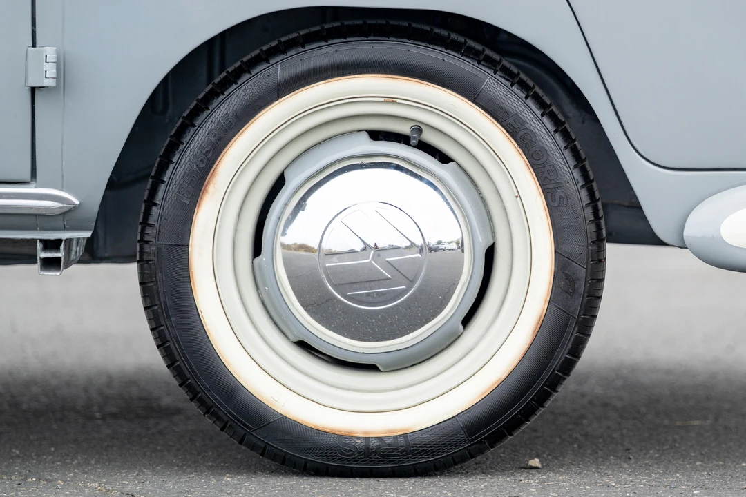 1960 Volkswagen Split-Window Bus - Image 28 of 31