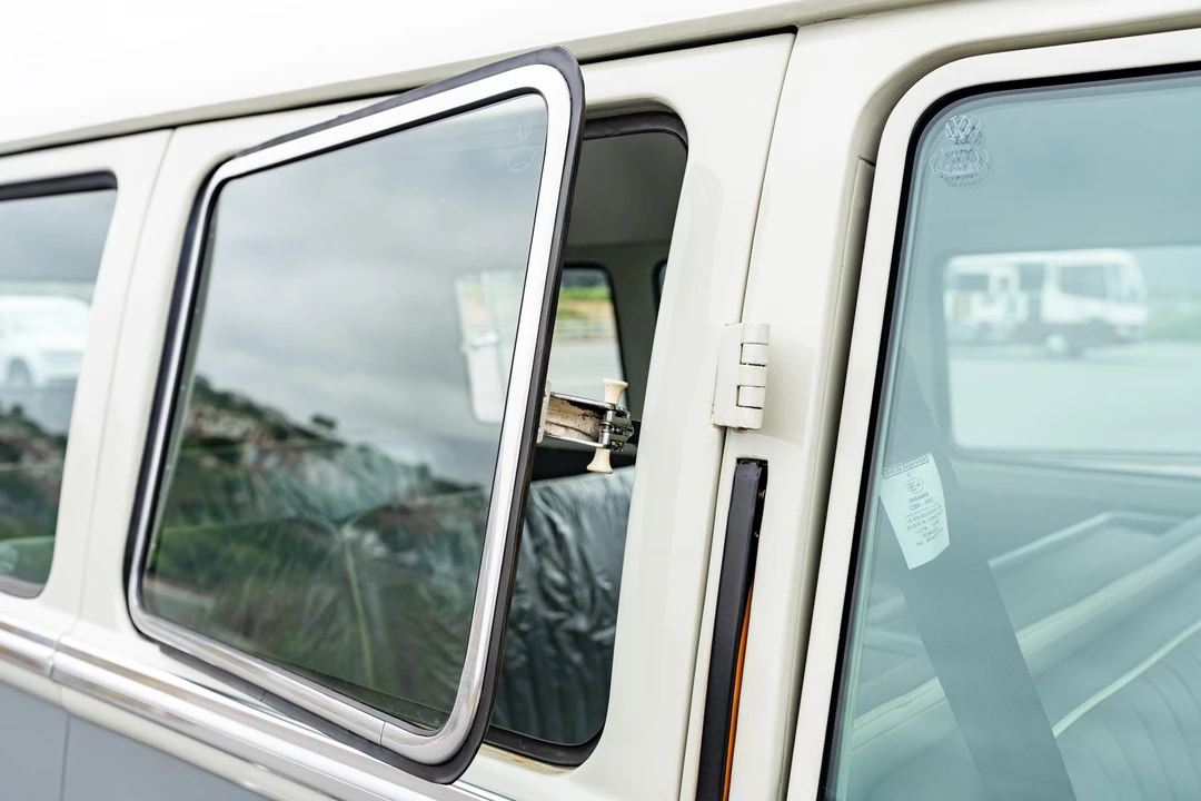 1960 Volkswagen Split-Window Bus - Image 23 of 31