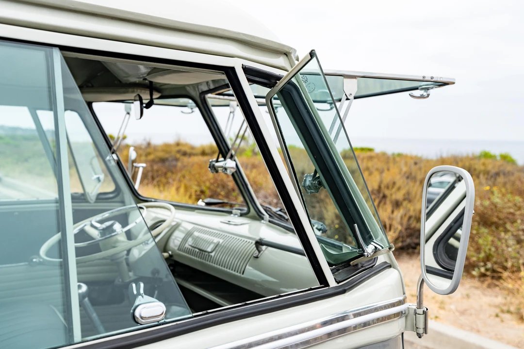 1960 Volkswagen Split-Window Bus - Image 24 of 31
