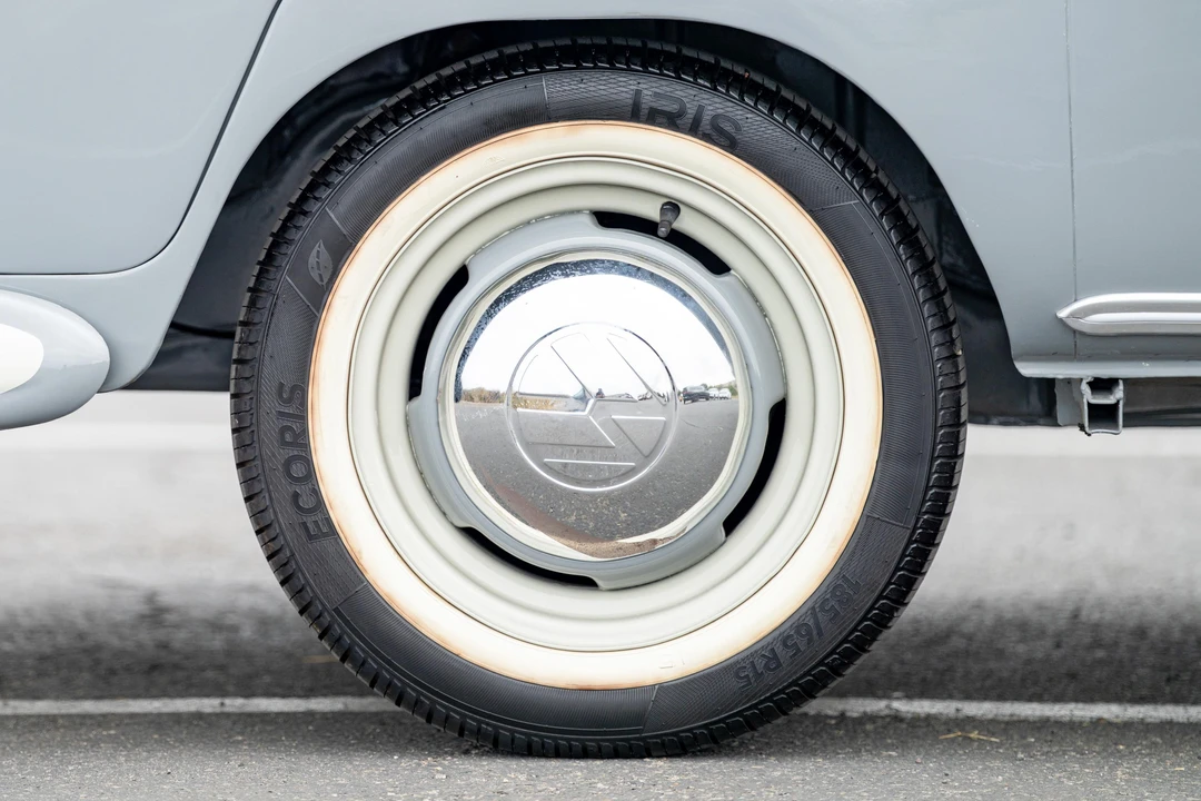 1960 Volkswagen Split-Window Bus - Image 25 of 31
