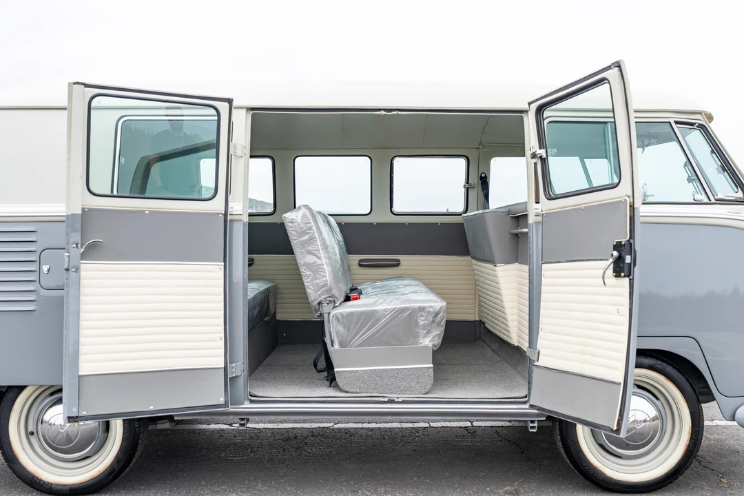 1960 Volkswagen Split-Window Bus - Image 30 of 31