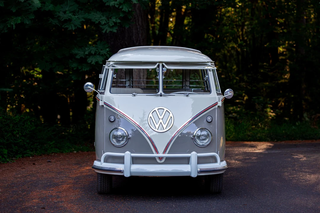 1960 Volkswagen Split-Window Bus - Image 2 of 31