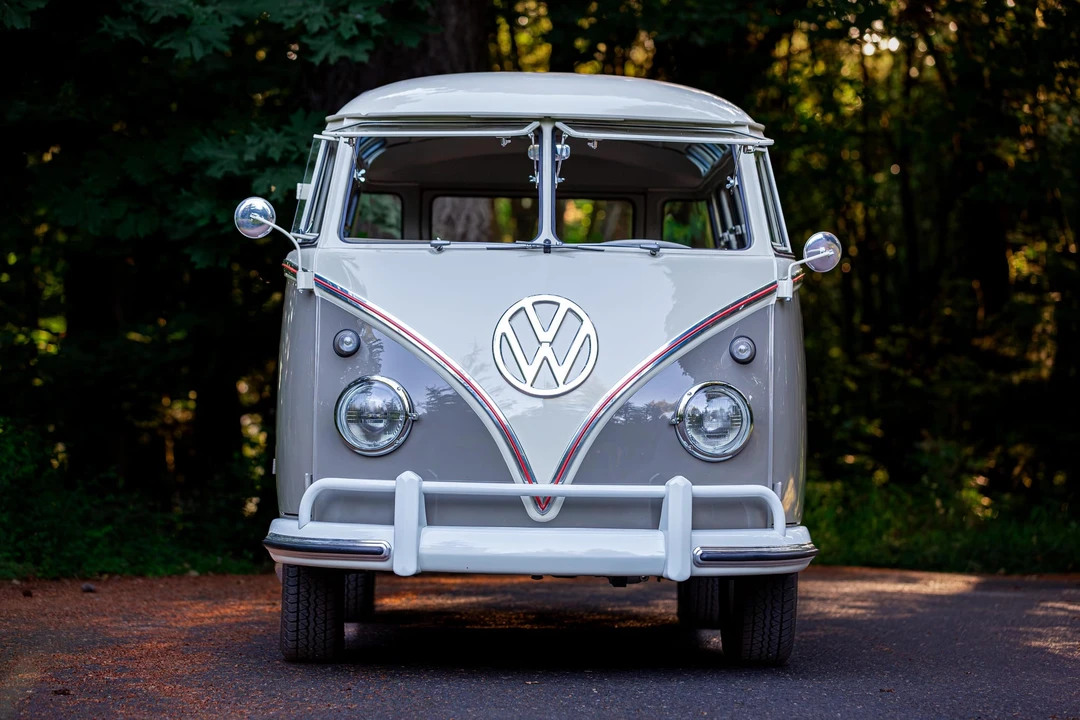 1960 Volkswagen Split-Window Bus - Image 3 of 31