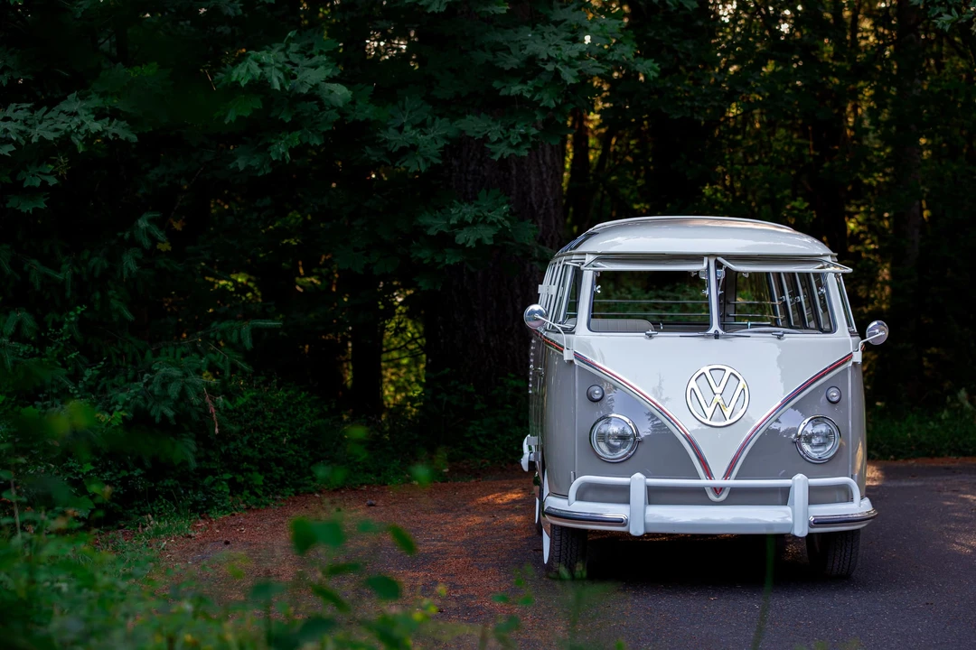 1960 Volkswagen Split-Window Bus - Image 4 of 31