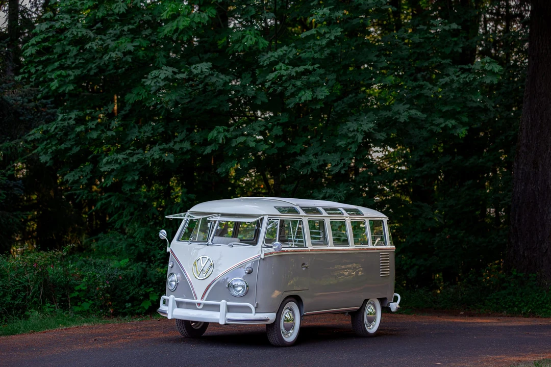 1960 Volkswagen Split-Window Bus - Image 9 of 31
