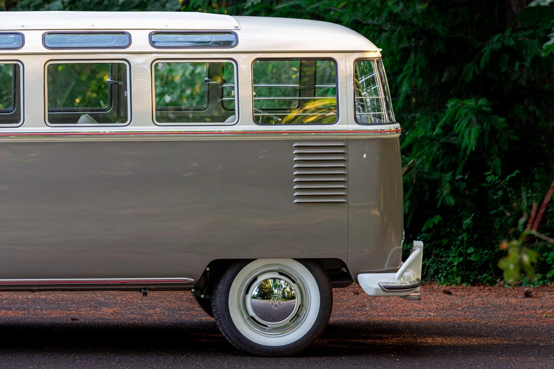 1960 Volkswagen Split-Window Bus - Image 24 of 31
