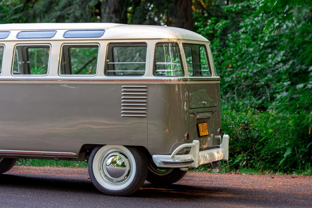 1960 Volkswagen Split-Window Bus - Image 26 of 31