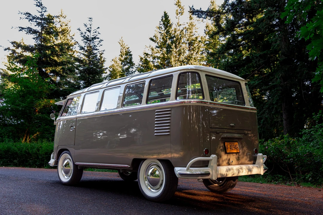 1960 Volkswagen Split-Window Bus - Image 29 of 31