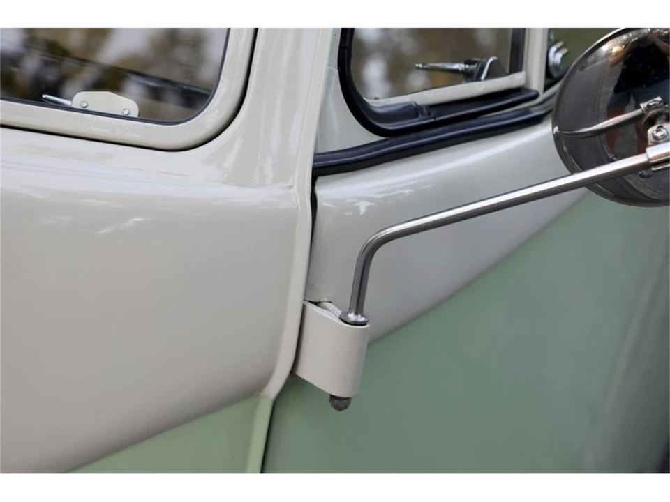 1960 Volkswagen Split-Window Bus - Image 28 of 31