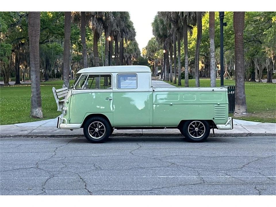 1960 Volkswagen Split-Window Bus - Image 19 of 31