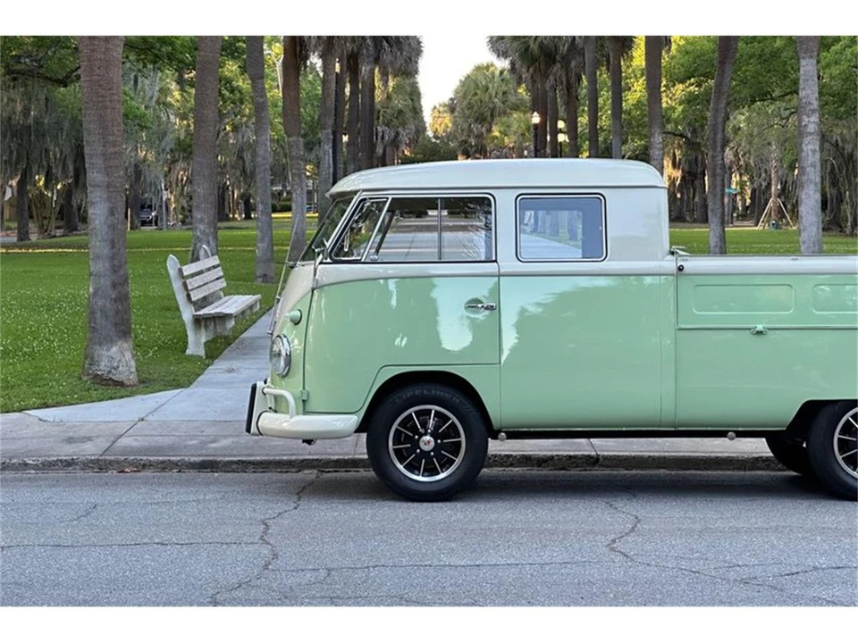 1960 Volkswagen Split-Window Bus - Image 20 of 31