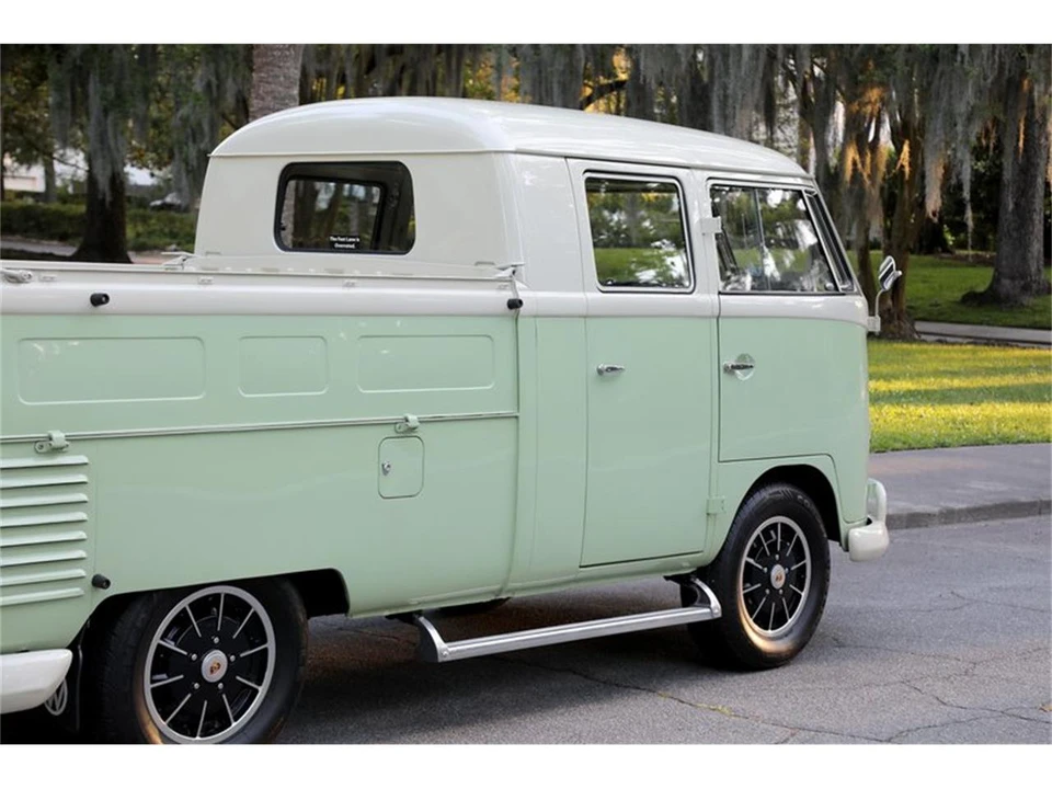 1960 Volkswagen Split-Window Bus - Image 6 of 31