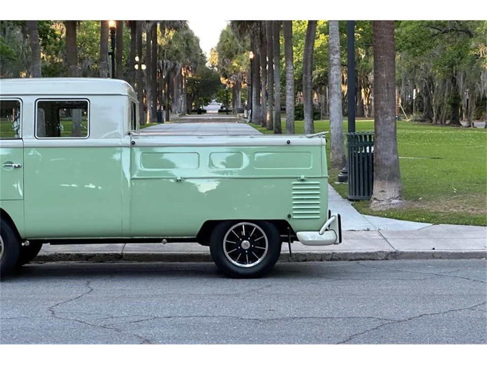 1960 Volkswagen Split-Window Bus - Image 21 of 31