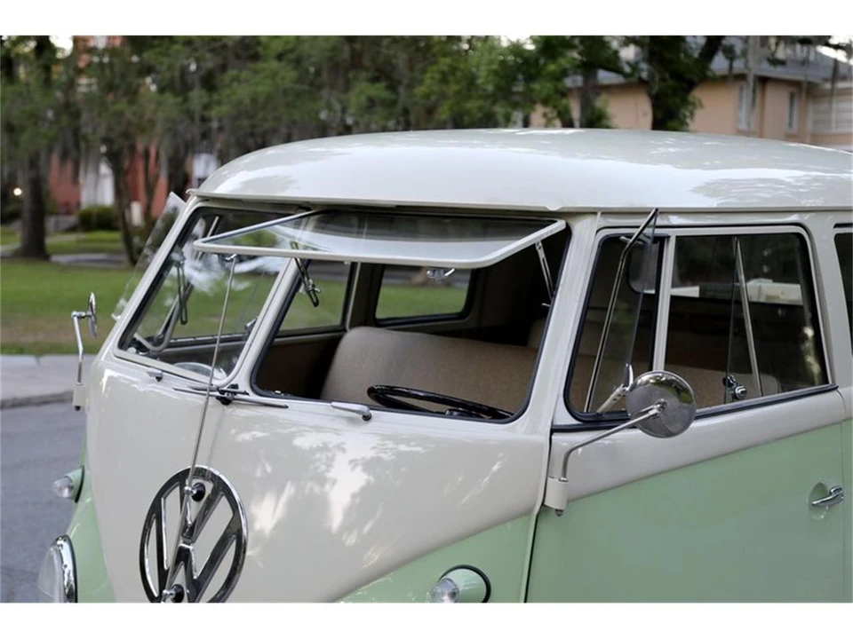 1960 Volkswagen Split-Window Bus - Image 27 of 31