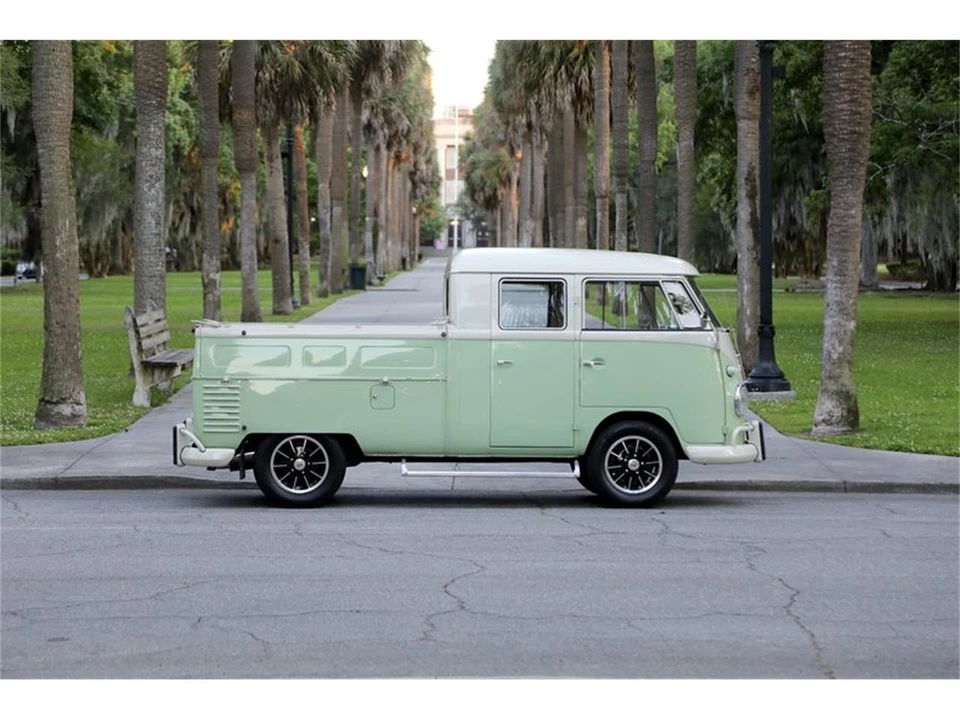 1960 Volkswagen Split-Window Bus - Image 3 of 31