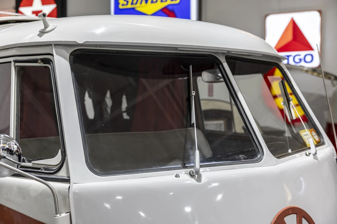 1960 Volkswagen Split-Window Camper - Image 10 of 31