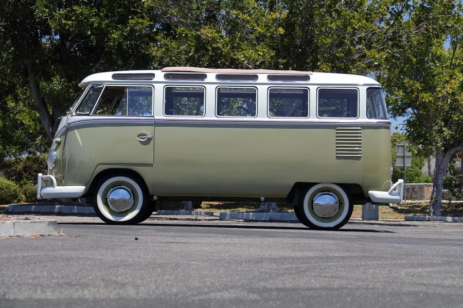 1960 Volkswagen Split-Window Bus - Image 2 of 21