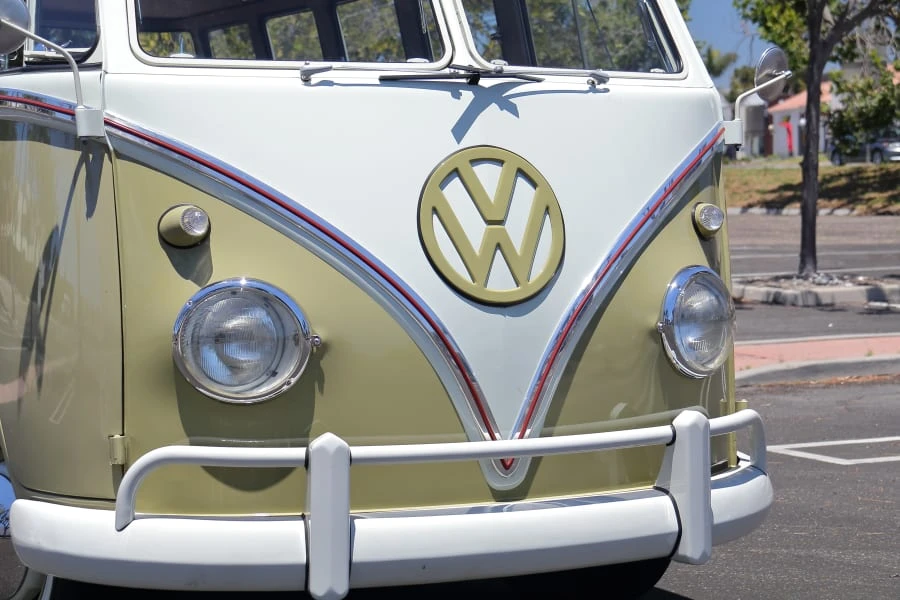 1960 Volkswagen Split-Window Bus - Image 4 of 21