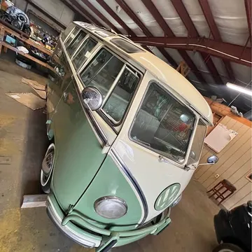 1960 Volkswagen Bus Deluxe