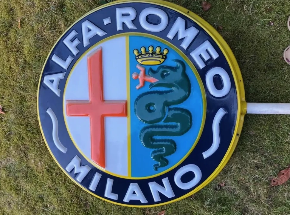 Alfa Romeo - Image 5 of 14