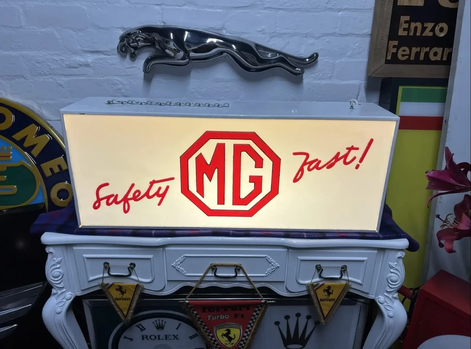 MG - Image 4 of 25