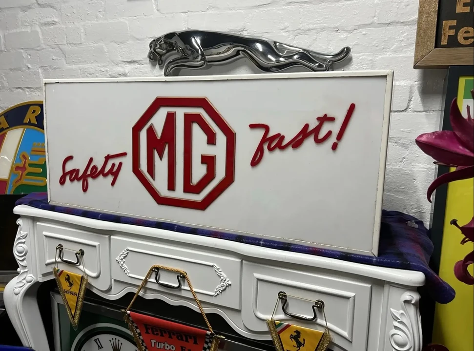 MG - Image 16 of 25