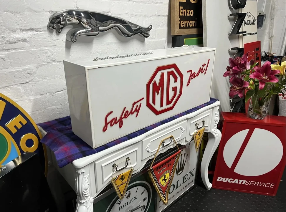 MG - Image 18 of 25