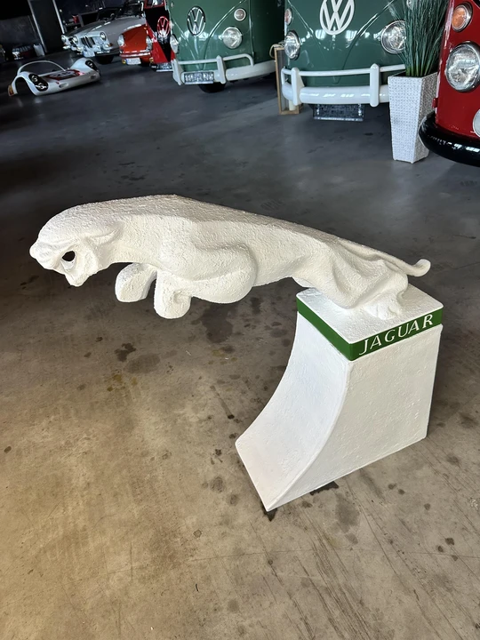 Jaguar - Image 3 of 10