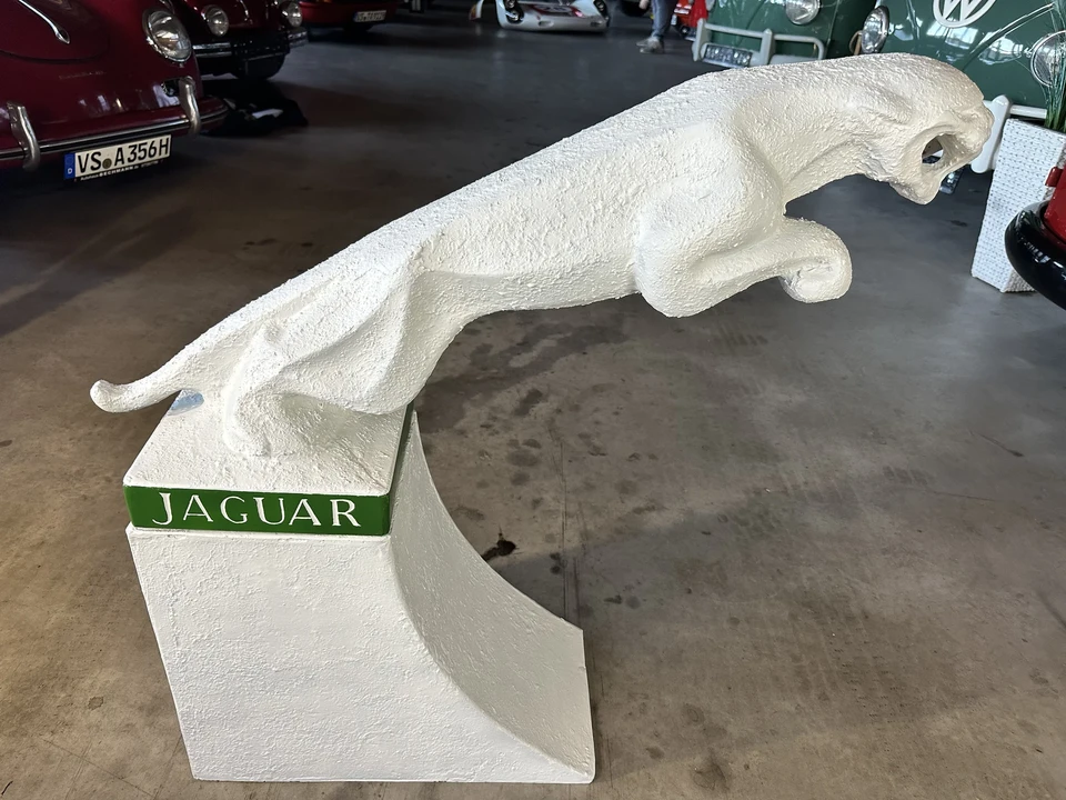 Jaguar - Image 5 of 10