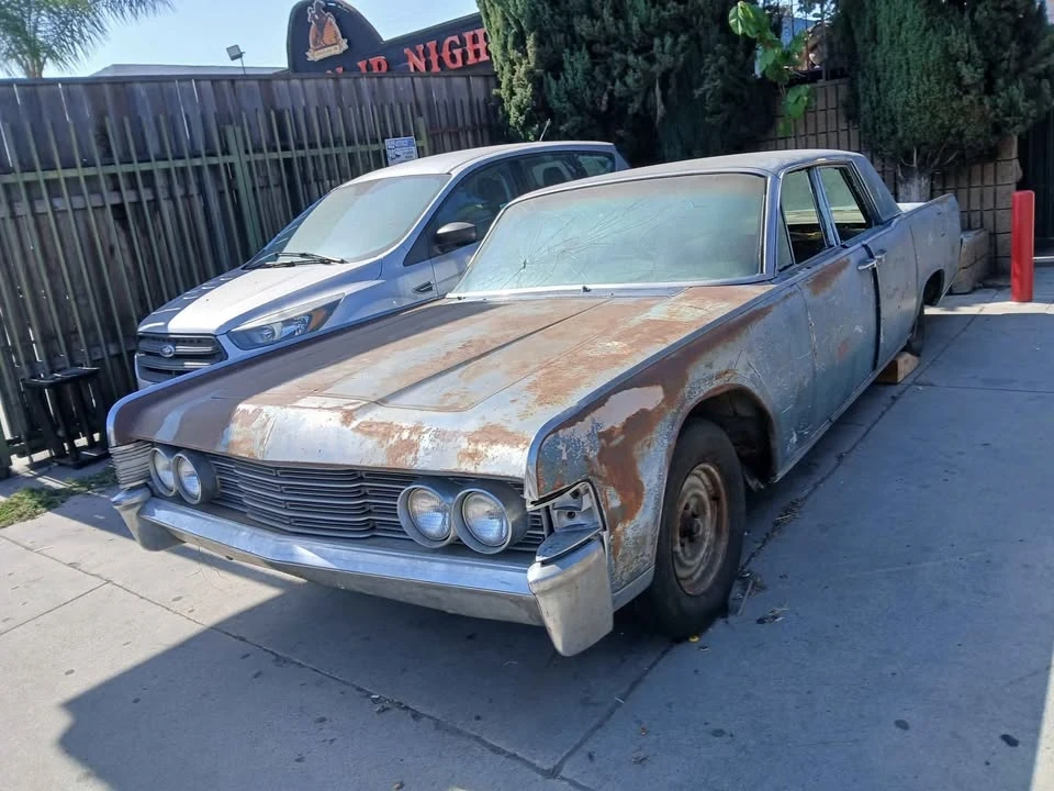 1960 Lincoln Continental 3rd Gen - Image 4 of 9