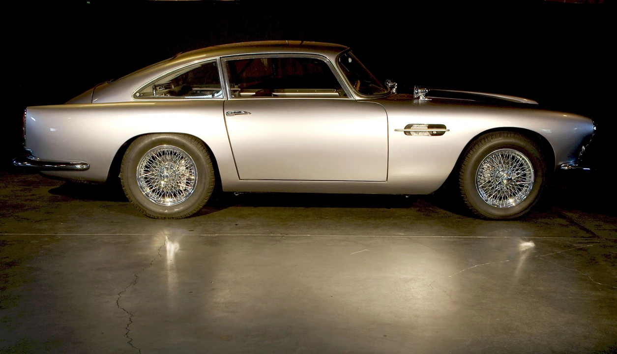 1961 Aston Martin DB4 - Image 4 of 4
