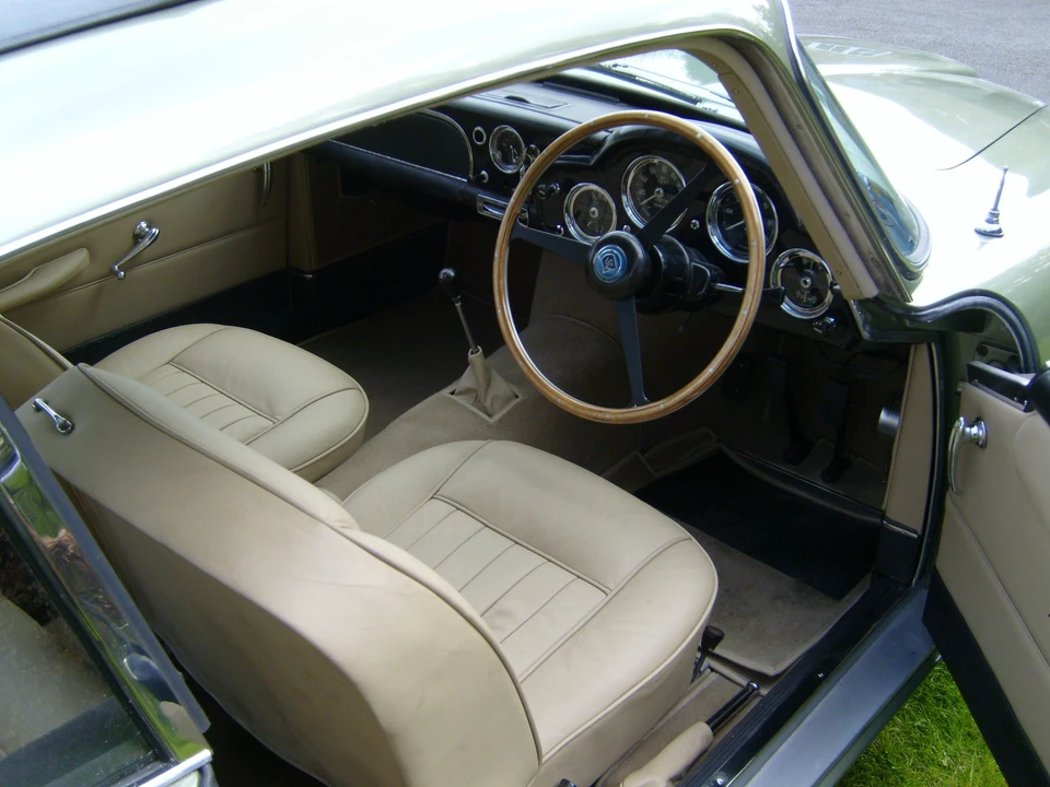 1961 Aston Martin DB4 - Image 4 of 8