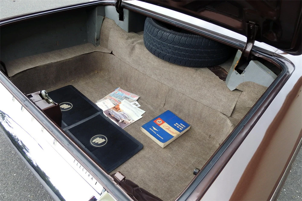 1961 Buick Electra - Image 5 of 6