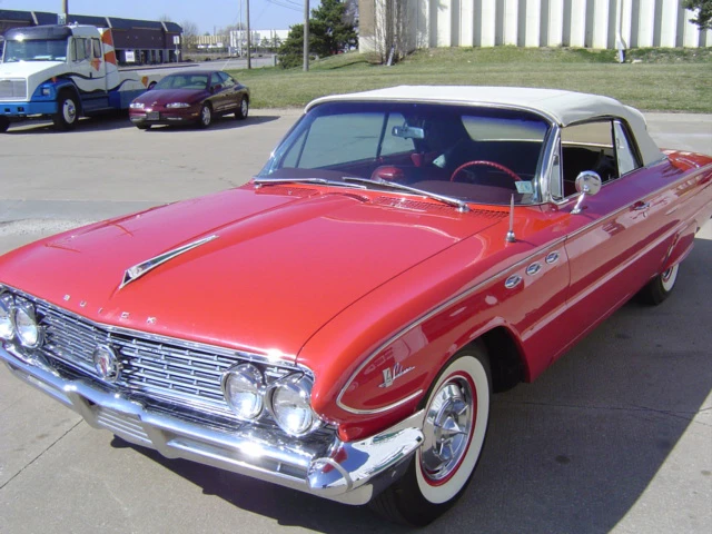 1961 Buick LeSabre - Image 2 of 5