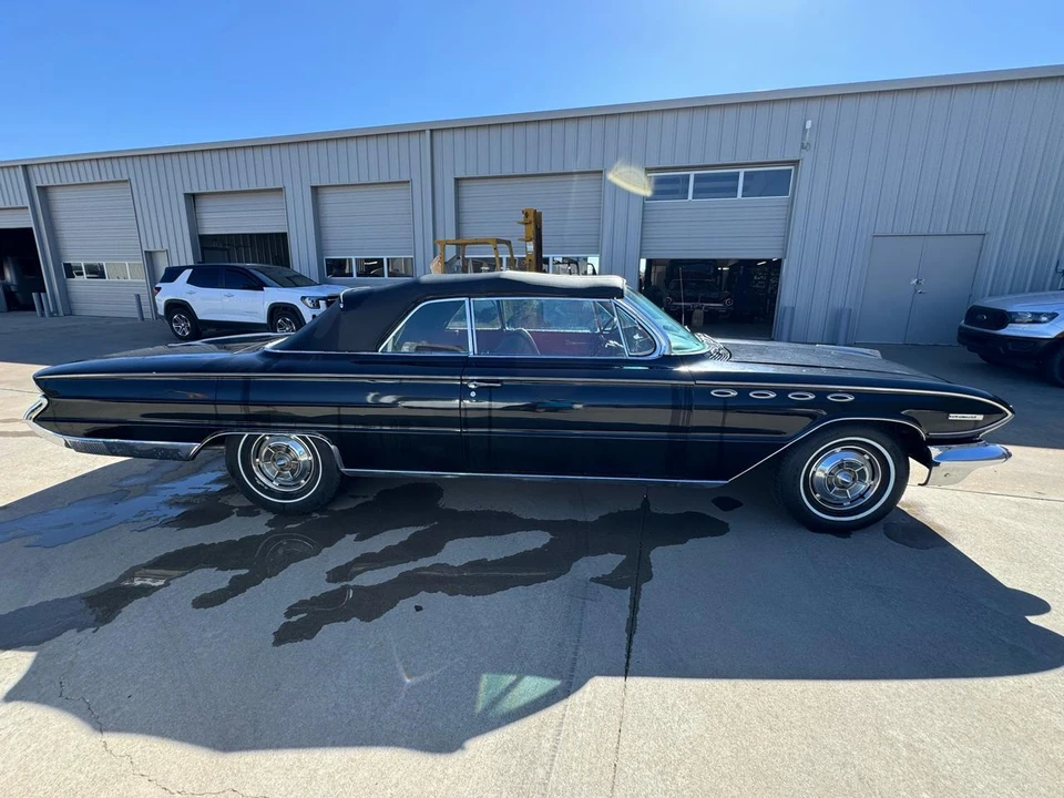 1961 Buick Electra - Image 10 of 23