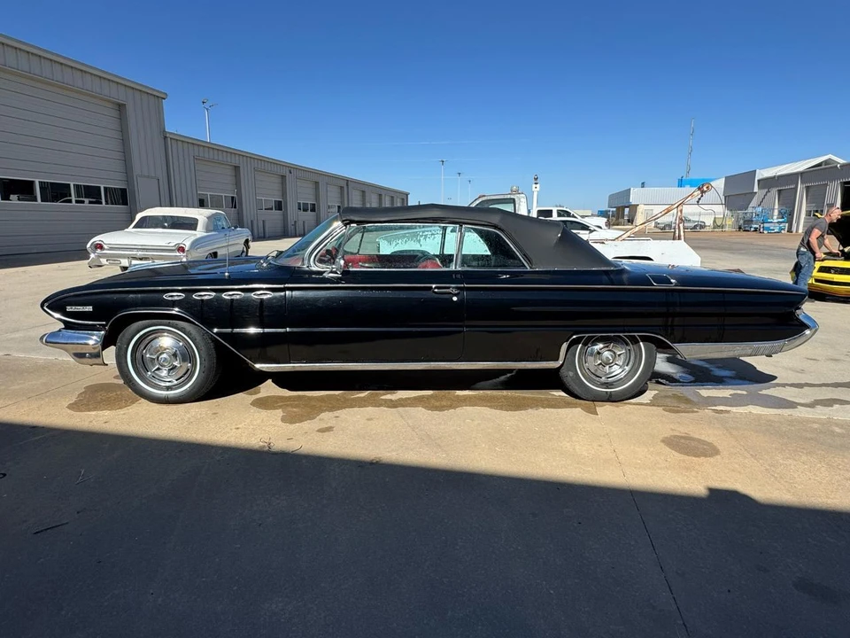 1961 Buick Electra - Image 4 of 23