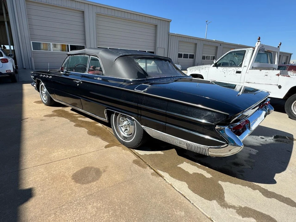 1961 Buick Electra - Image 3 of 23