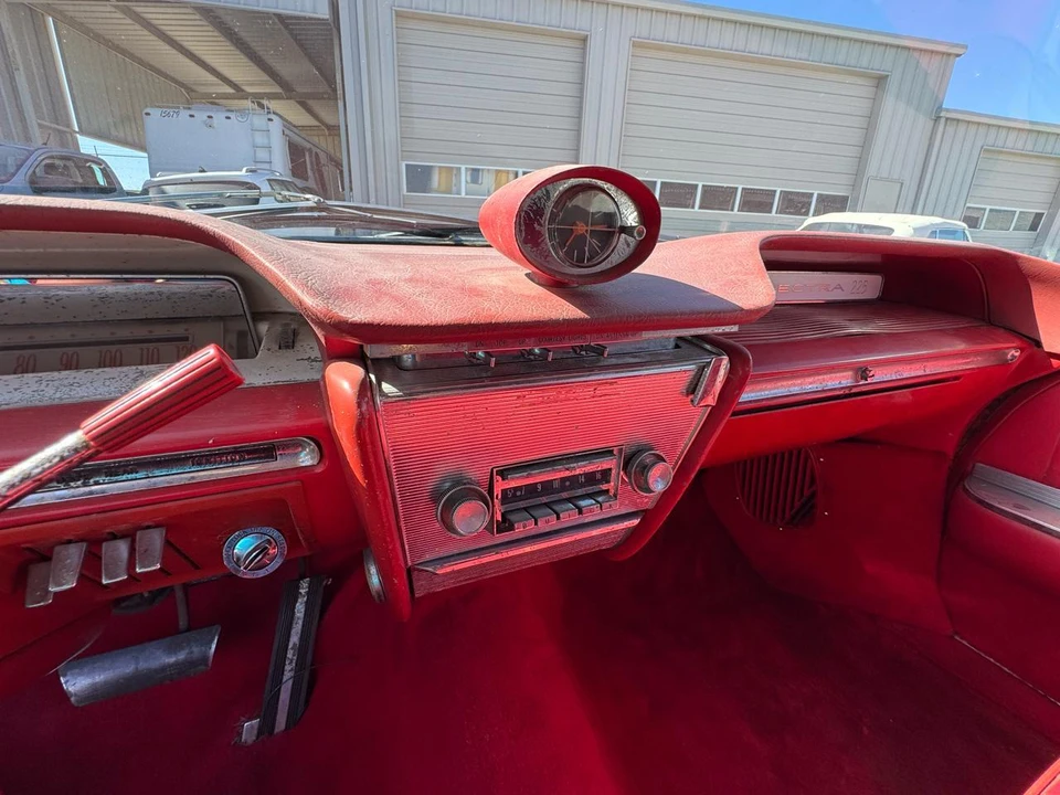 1961 Buick Electra - Image 19 of 23