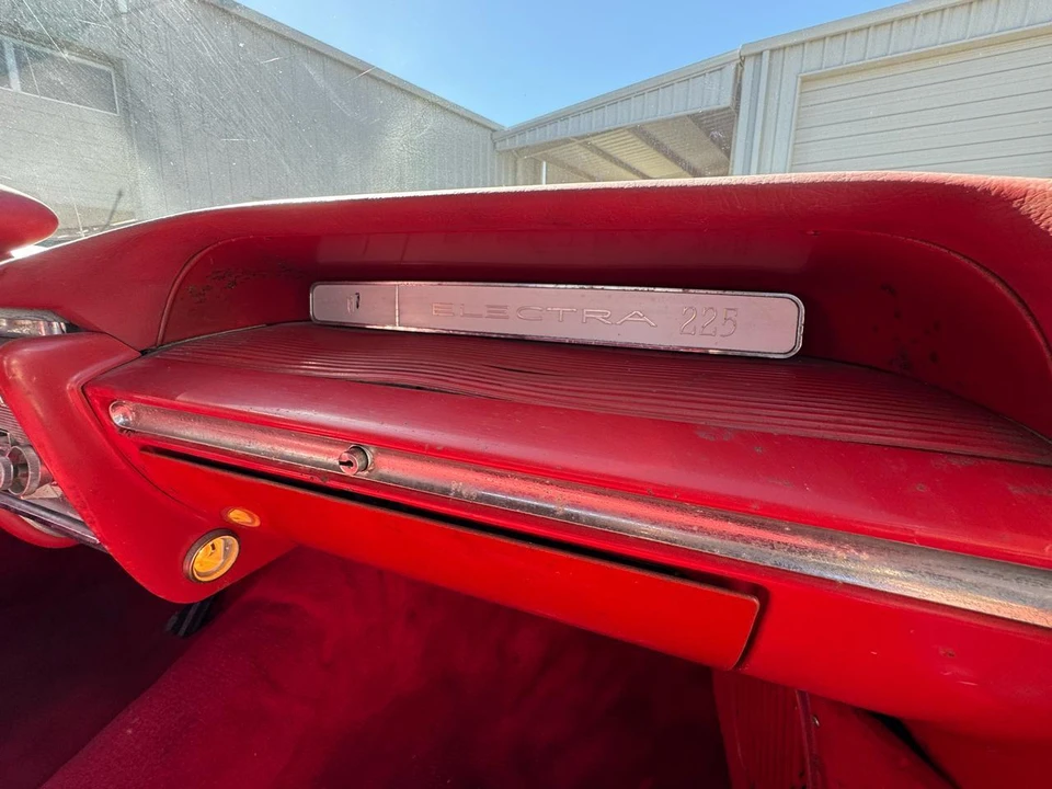 1961 Buick Electra - Image 17 of 23