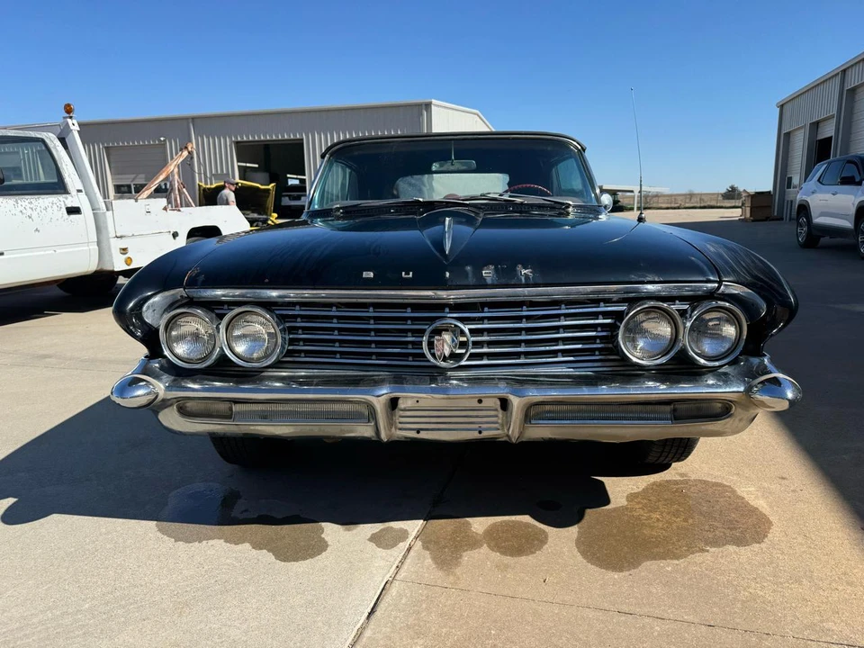 1961 Buick Electra - Image 2 of 23