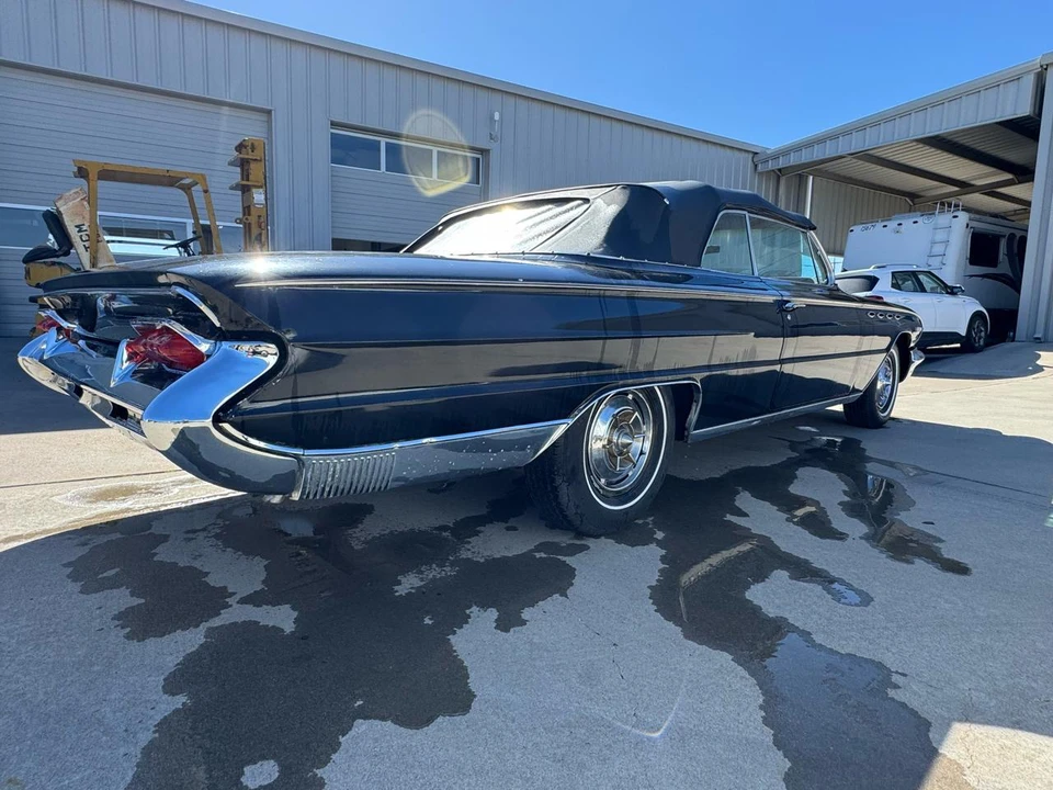 1961 Buick Electra - Image 11 of 23