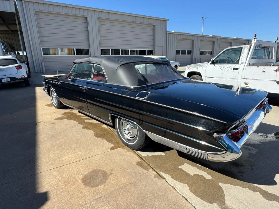 1961 Buick Electra - Image 6 of 23
