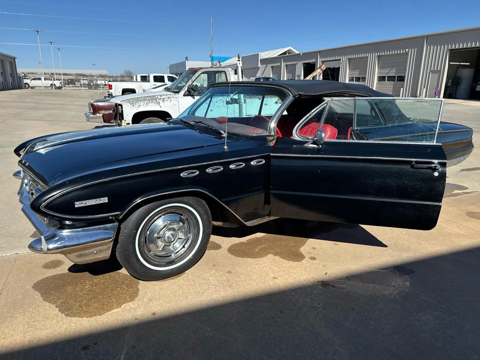 1961 Buick Electra - Image 21 of 23