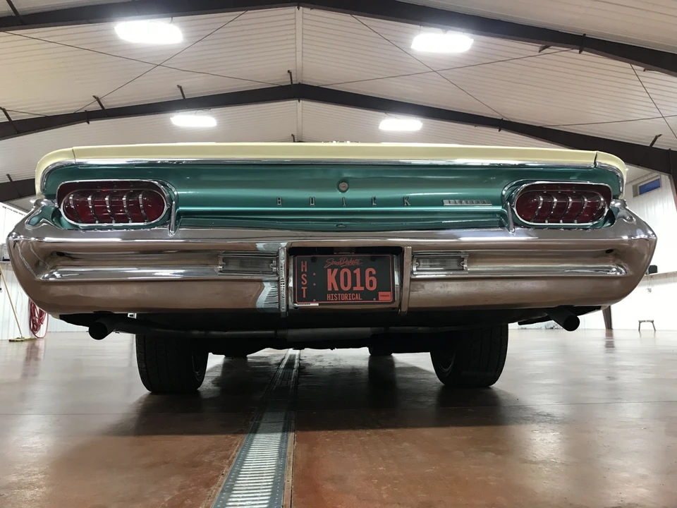 1961 Buick Electra - Image 28 of 31