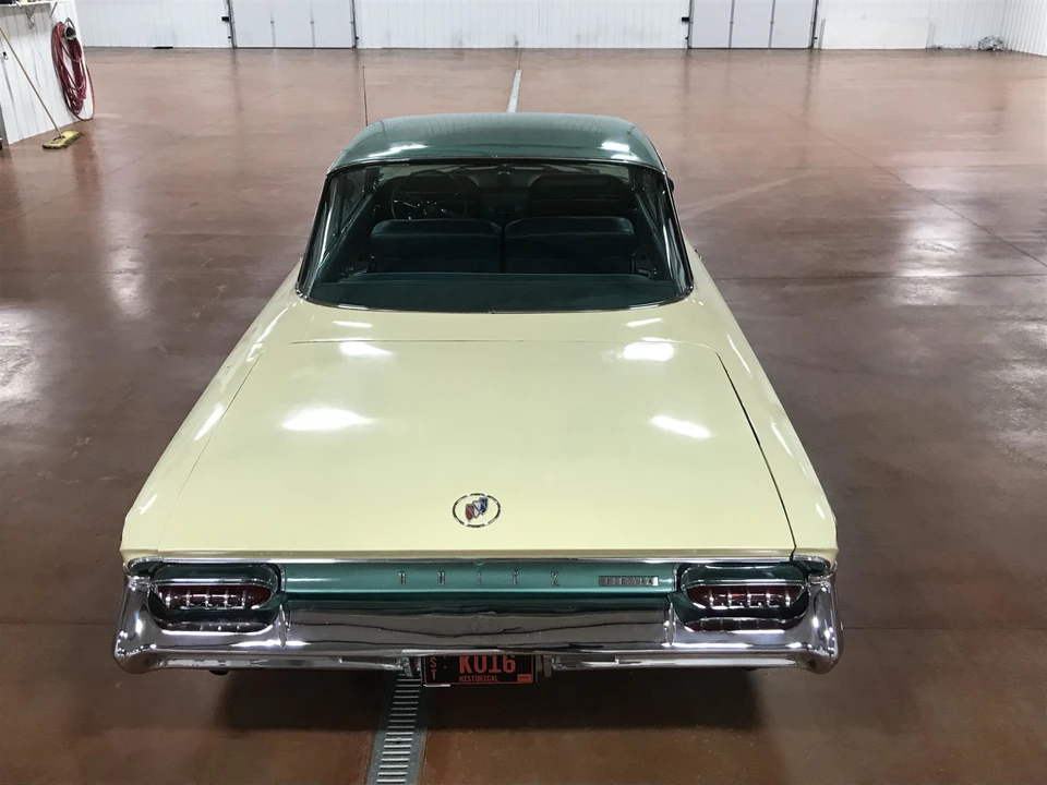 1961 Buick Electra - Image 25 of 31