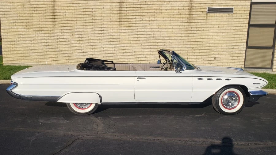 1961 Buick Electra - Image 13 of 14