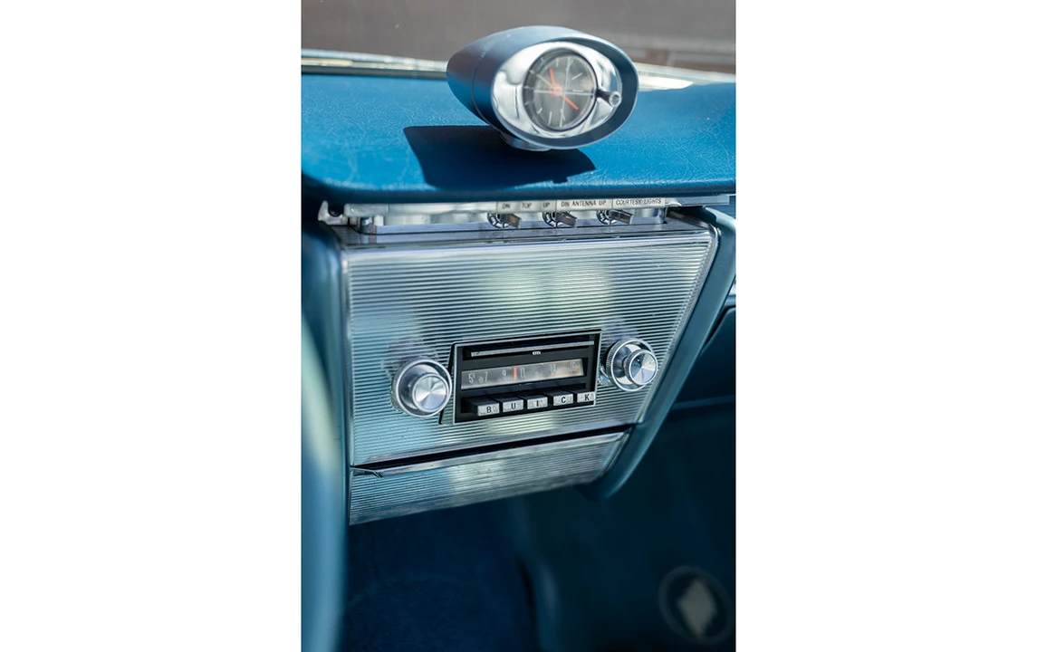 1961 Buick Electra - Image 24 of 31
