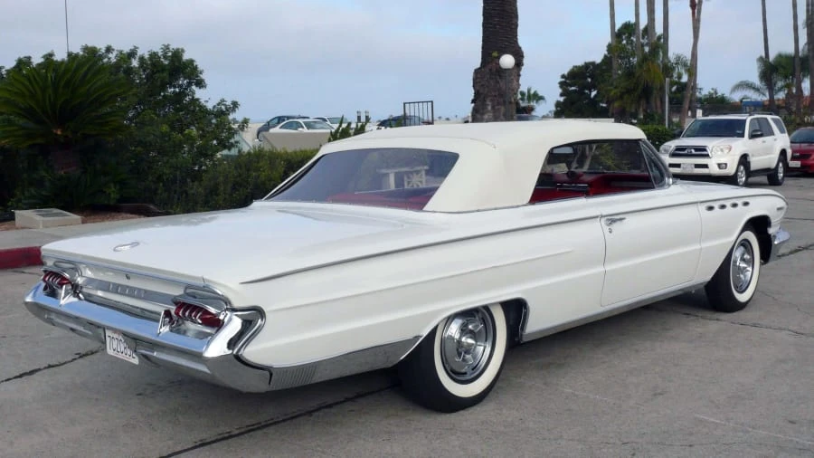1961 Buick Electra - Image 11 of 12